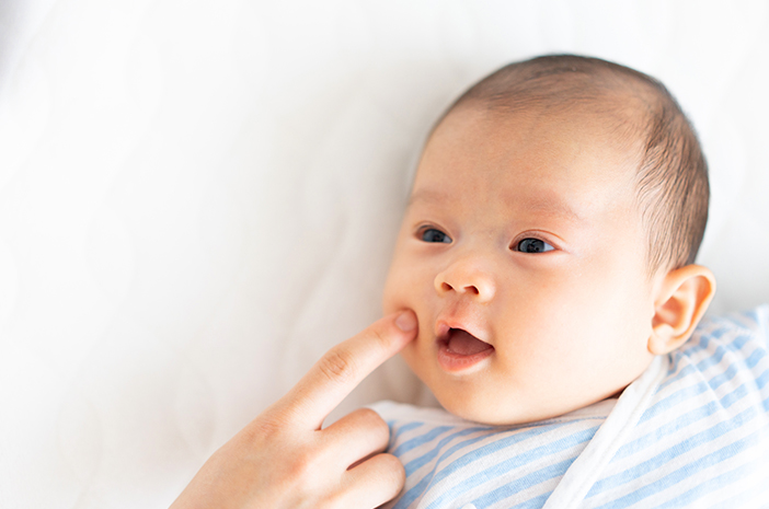 Sebaiknya Jangan Sembarangan Mencubit Pipi Bayi Karena Bisa Berdampak Buruk